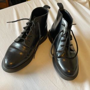 Black ankle 5 hole Docs